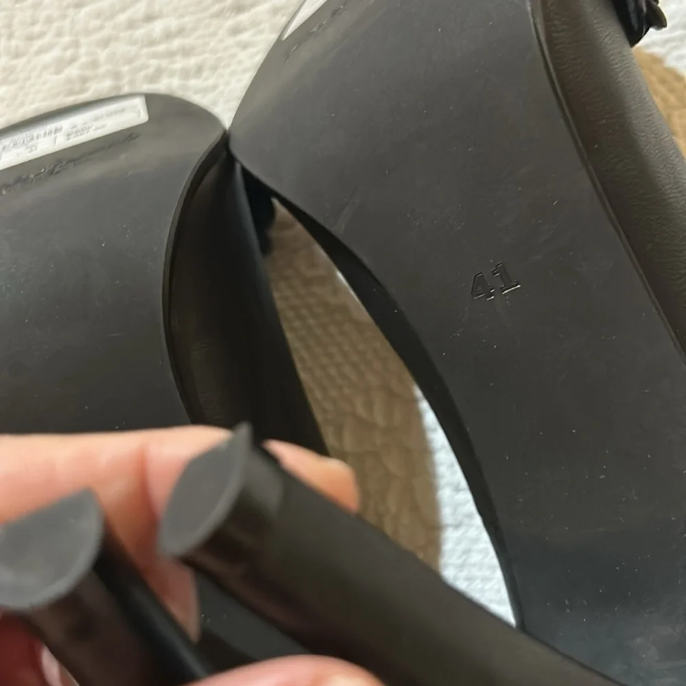 Daniele Ancarni leather heels. NEW. EU41